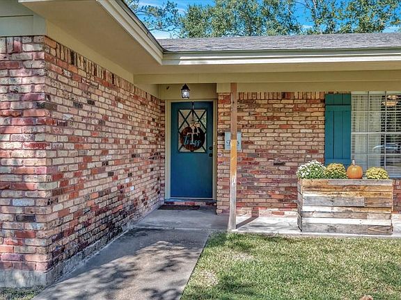 4th image of 707 Desert Willow Dr