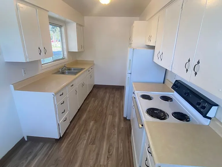 280 SE Orchard Ave #1 — Photo 3