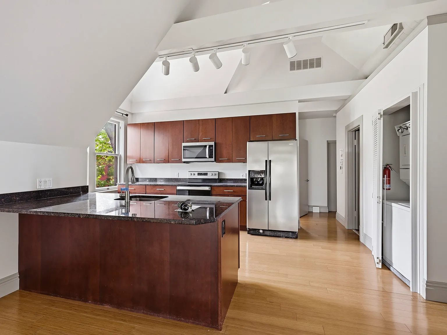 2 bed, 1370 sqft, $1,995 — Photo 2