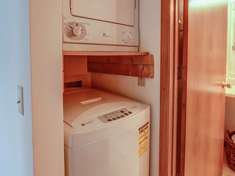 Tree Lane Park Apartments — Photo 10