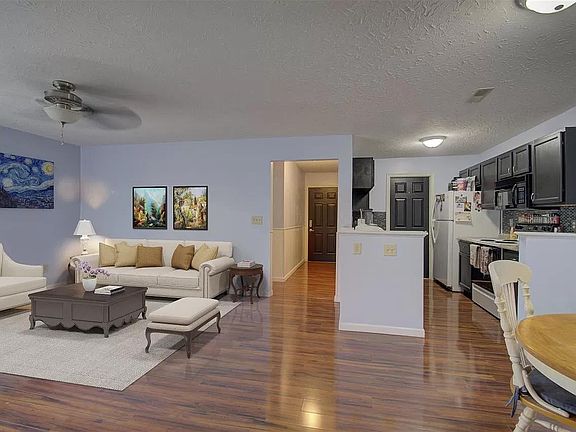 2nd image of 660 Friars Ln APT 2