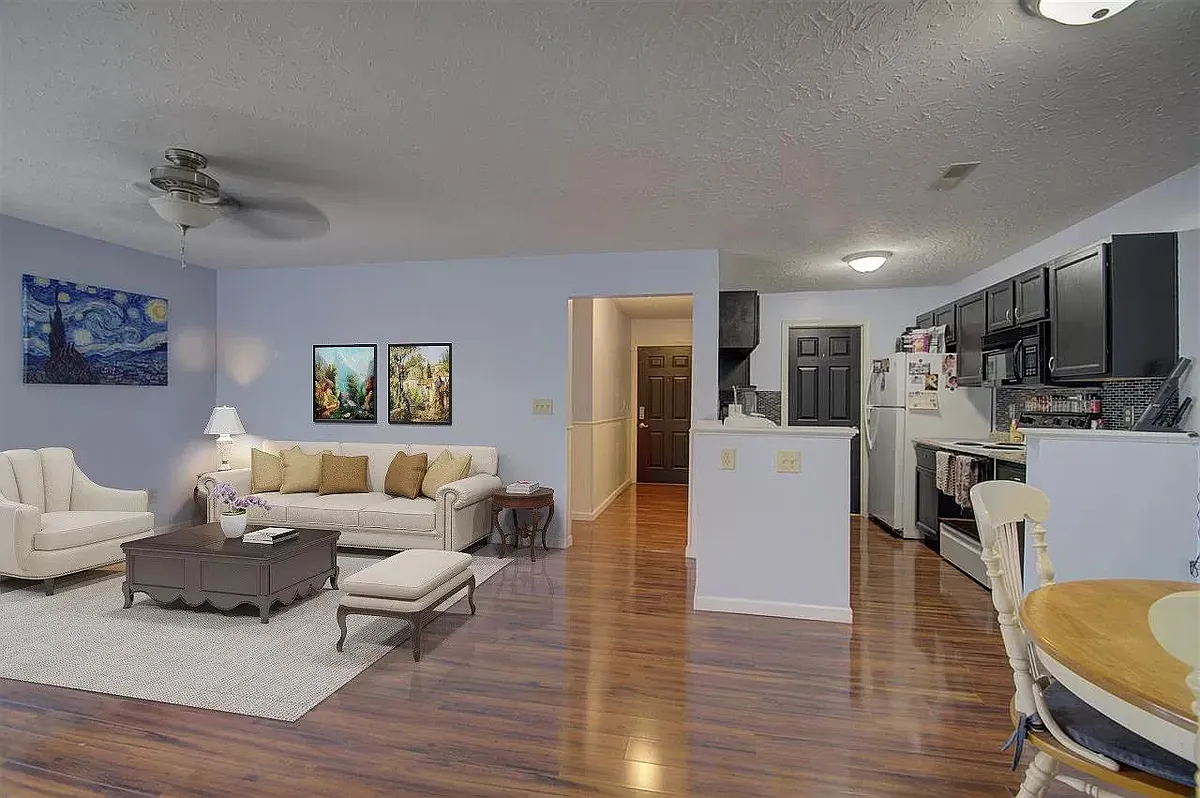 Building Photo - 660 Friars Ln #2