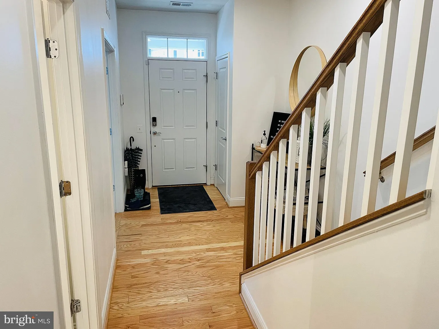 4 bed, 3.5 bath, 2342 sqft, $3,500 — Photo 3