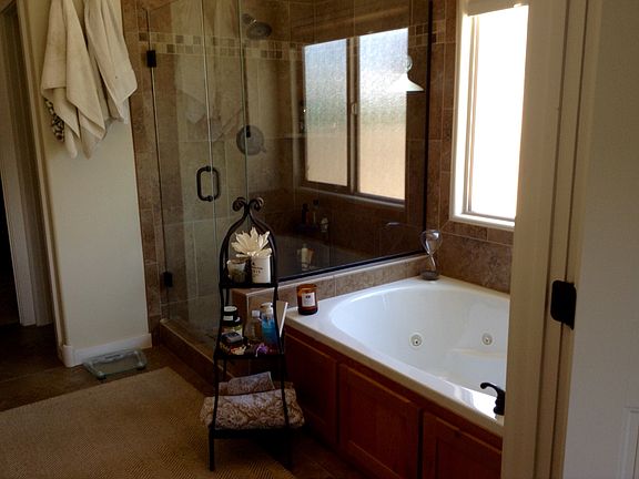 3rd image of 6520 Club House Dr