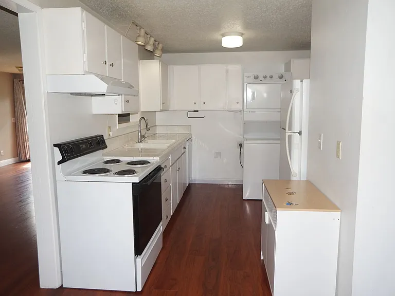 4623 SW 47th Ave — Photo 7