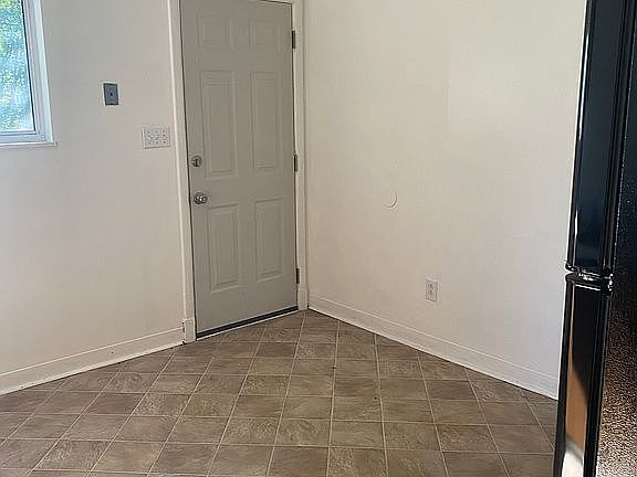 5th image of 124 N Davis St SE