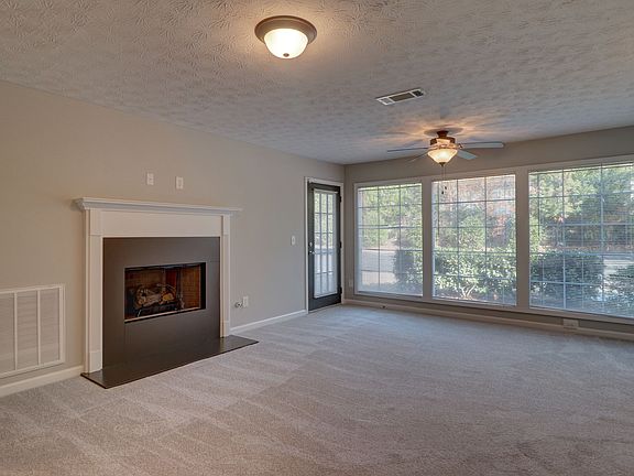 4th image of 905 Olde Mill Ln
