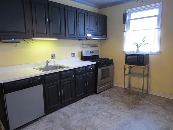 3rd image of 857 N Woodstock St