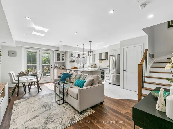 19 Hays Blvd #5, Oakville, ON L6H 0H8