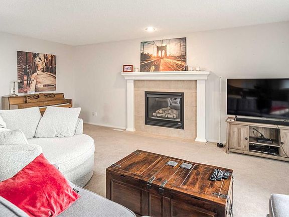 4th image of 4 W Springbank Bay SW