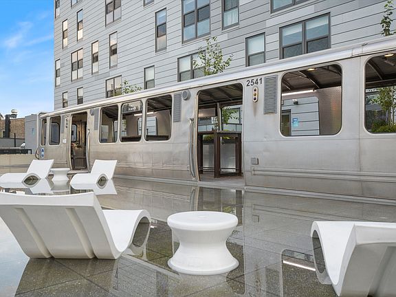 2nd image of 2211 N Milwaukee Ave #516