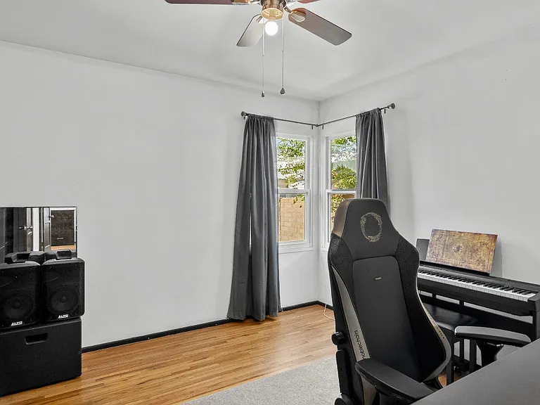 1327 W Ivesbrook St — Photo 16
