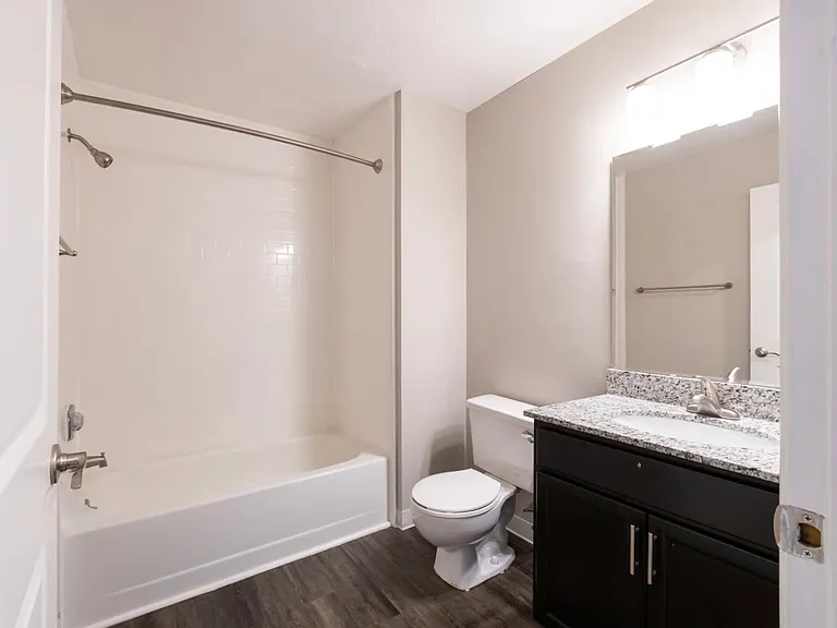 825 Woodbridge Dr — Photo 8