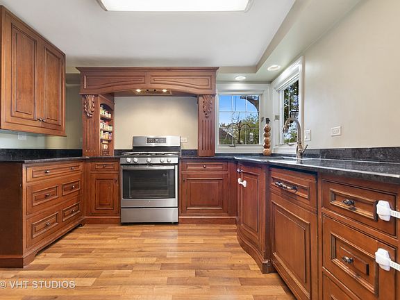 5th image of 9308 W 122nd St