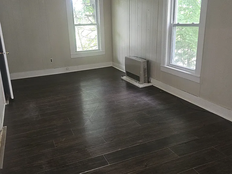 48 Middle St — Photo 3