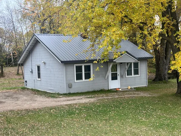 10 S Borud St, Winger, MN 56592
