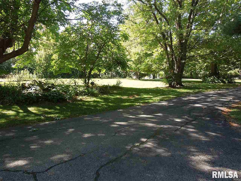 2nd image of 300 Pakey Rd