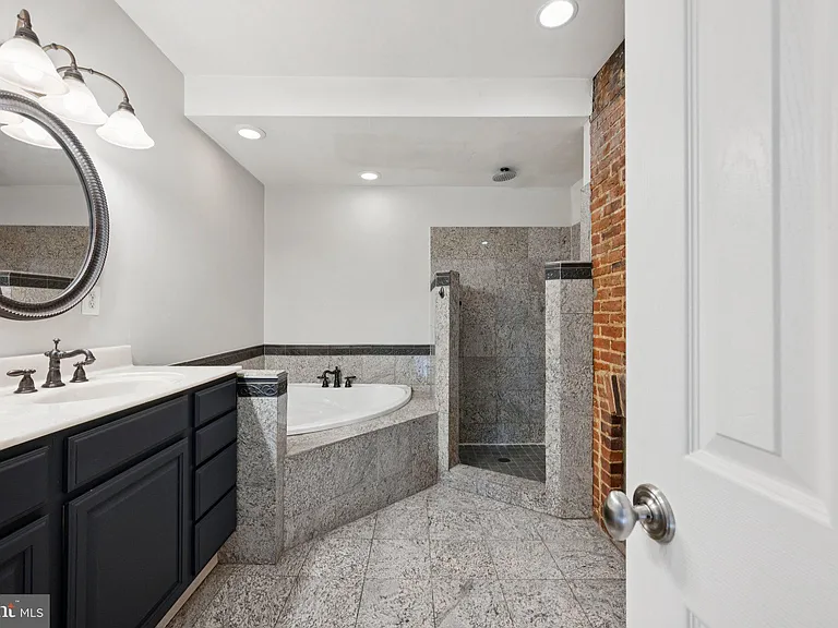 1814 E Pratt St — Photo 26