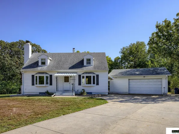 2303 Wilson Dr, Bellevue, NE 68005