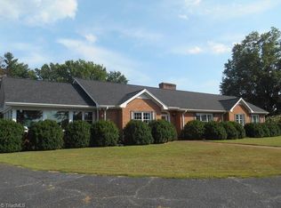 246 Hennis Hill Dr, Mount Airy, NC 27030