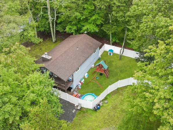 173 Westwood Dr, Dingmans Ferry, PA 18328