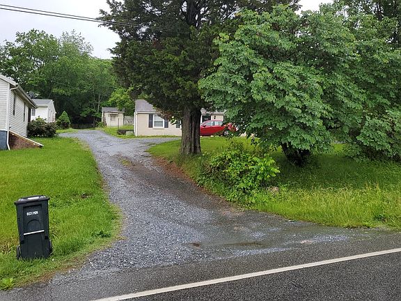 3rd image of 2025 Lakeside Dr