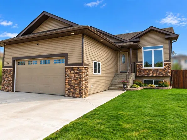 312 W 15th St E, Brooks, AB T1R 0X2