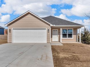 2532 Sawmill Rd, Junction City, KS 66441