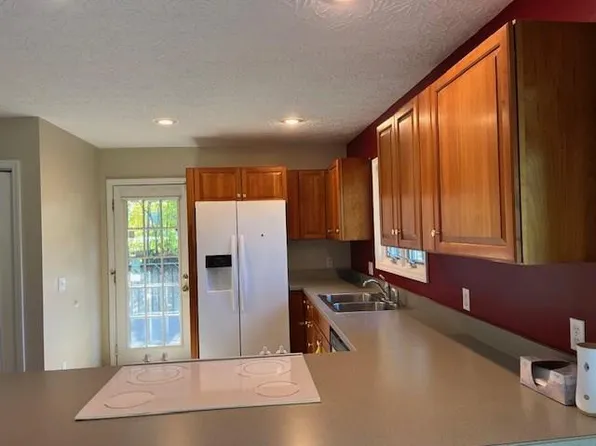 111 Meadowbrook Ln, Beckley, WV 25801