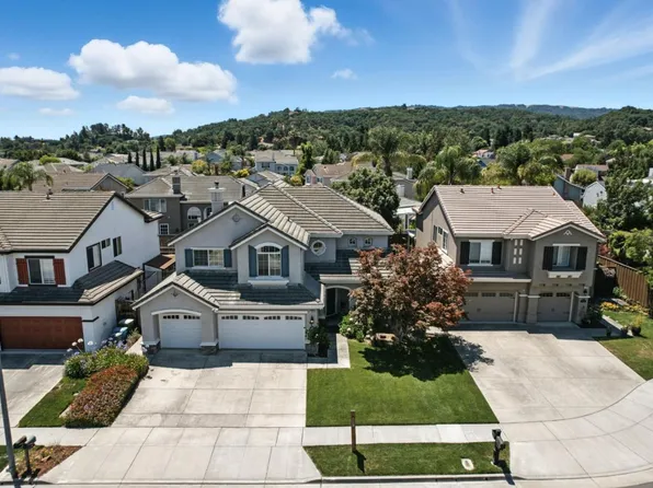 1480 Finch Ln, Gilroy, CA 95020