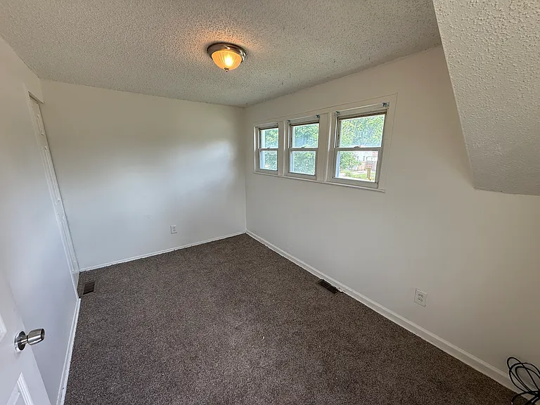 11353 Maxwell Ave — Photo 6