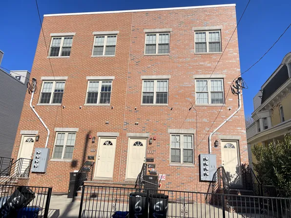 657 N 35th St, Philadelphia, PA 19104