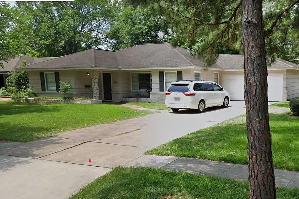 1st image of 802 Woodstock St