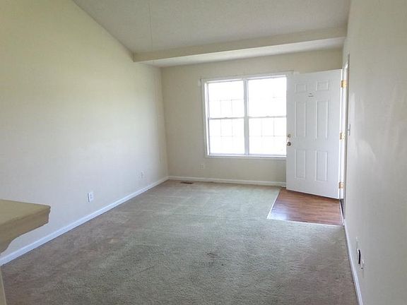 3rd image of 285 Cranklen Cir