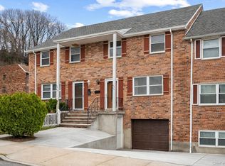 24058 65th Ave, Little Neck, NY 11362