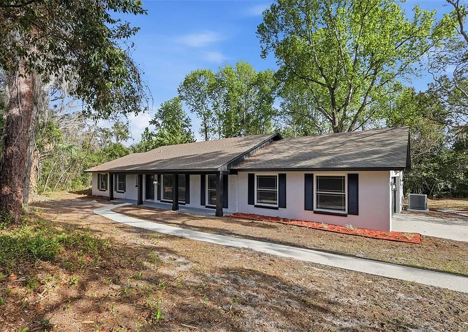 300 E Sweetwater Creek Dr