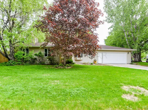 1715 Plumtree Rd N, Fargo, ND 58102