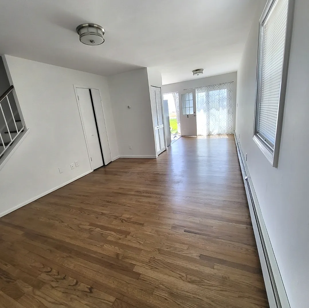 2 bed, 1.5 bath, 760 sqft, $2,300 — Photo 2