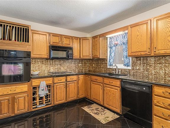 3rd image of 1809 Lynwood Dr