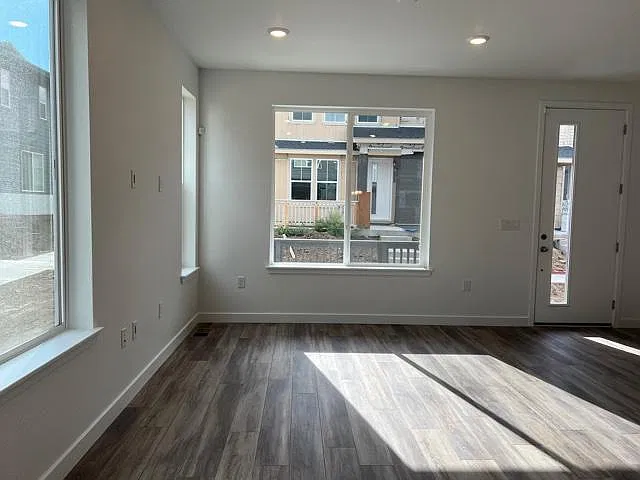 3 bed, 1489 sqft, $2,950 — Photo 2
