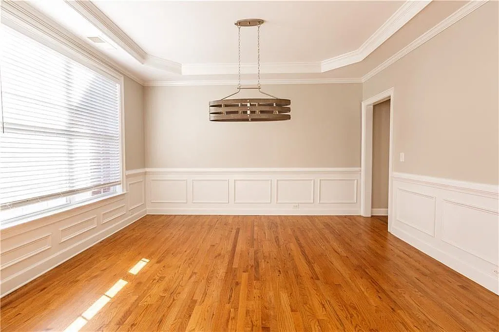 7 bed, 5.0 bath, 4477 sqft, $4,800 — Photo 4
