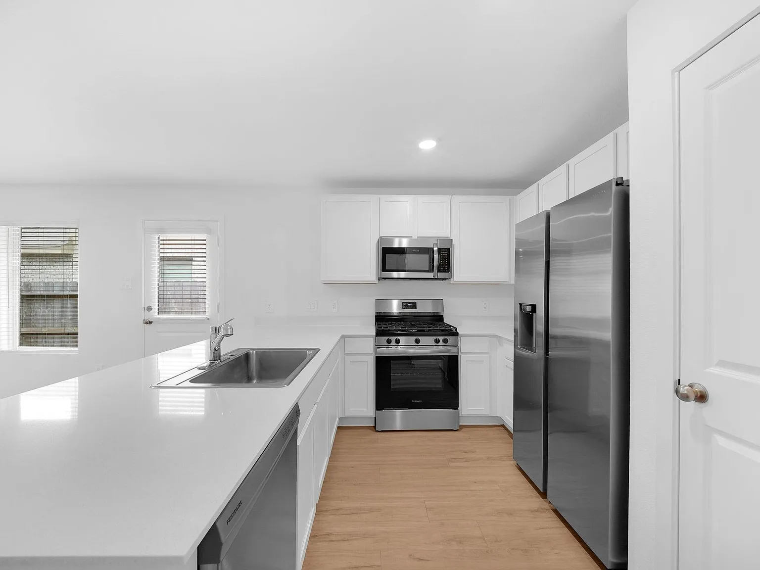 3 bed, 2.0 bath, 1470 sqft, $1,750 — Photo 4