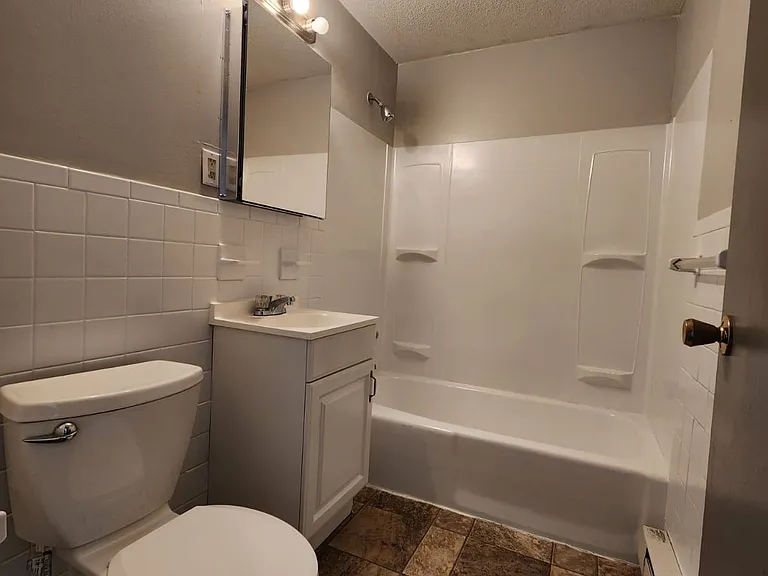 240 Maple St #C3 — Photo 8
