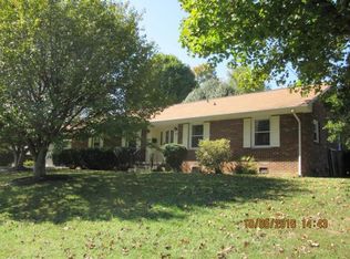 606 Hollyhill Rd, Johnson City, TN 37604