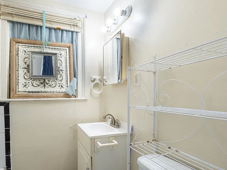 277 Grand St #2 — Photo 7