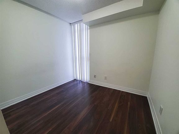 5th image of 25 Carlton St #1810