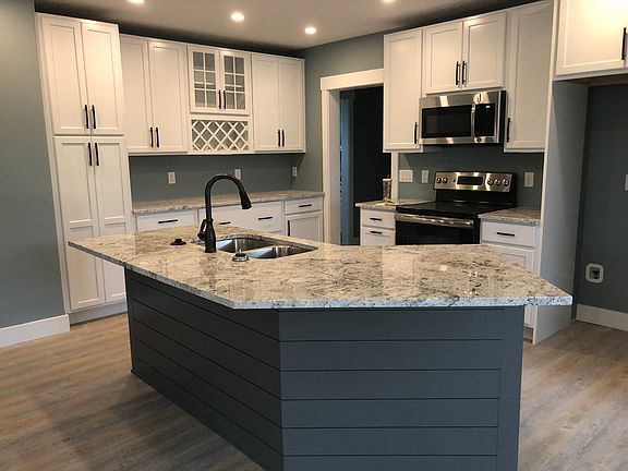 2nd image of 416 Cayman Cir