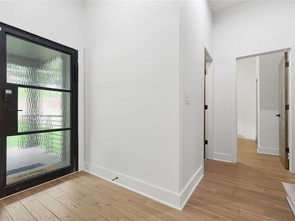 5th image of 977 Fleetwood Cir