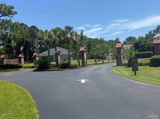 1733 E Smugglers Cove Dr, Gulf Breeze, FL 32563