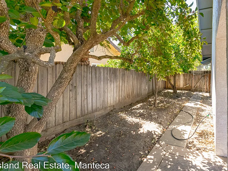 1635 Crom St — Photo 22